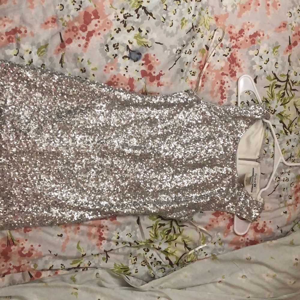 Dress - Picture 2 of 4